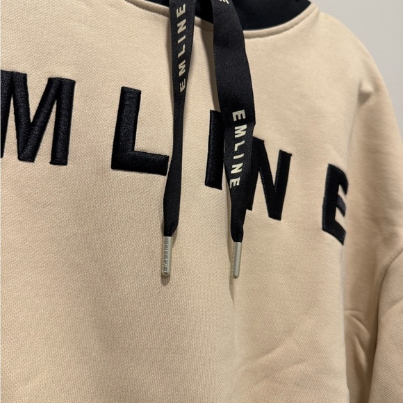 EMLINE trendy hoodie with black embroidered logo - Picture 5 of 6